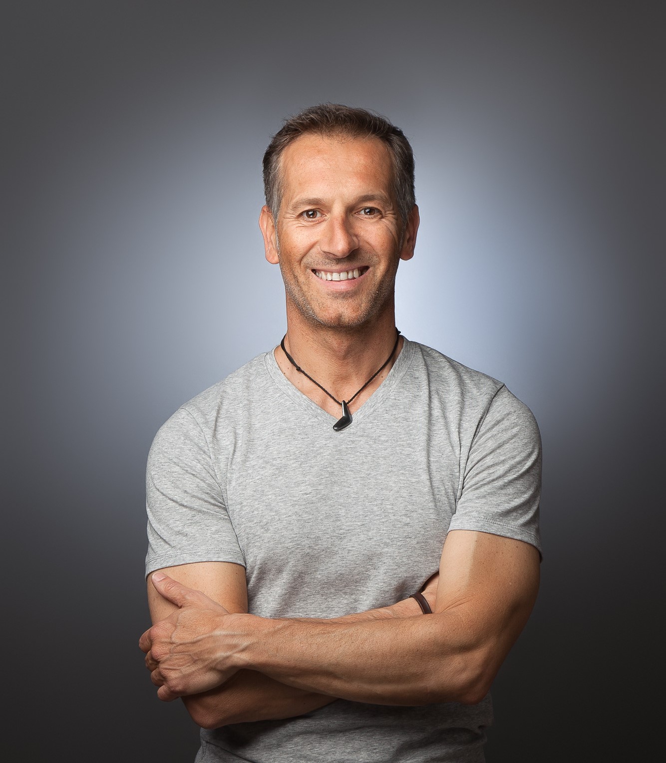 Dani Castro con los brazos cruzados